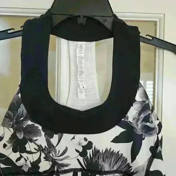 Lululemon Floral Athletic Racerback Top Size 8 Workout Loungewear Outdoors - Picture 3 of 9